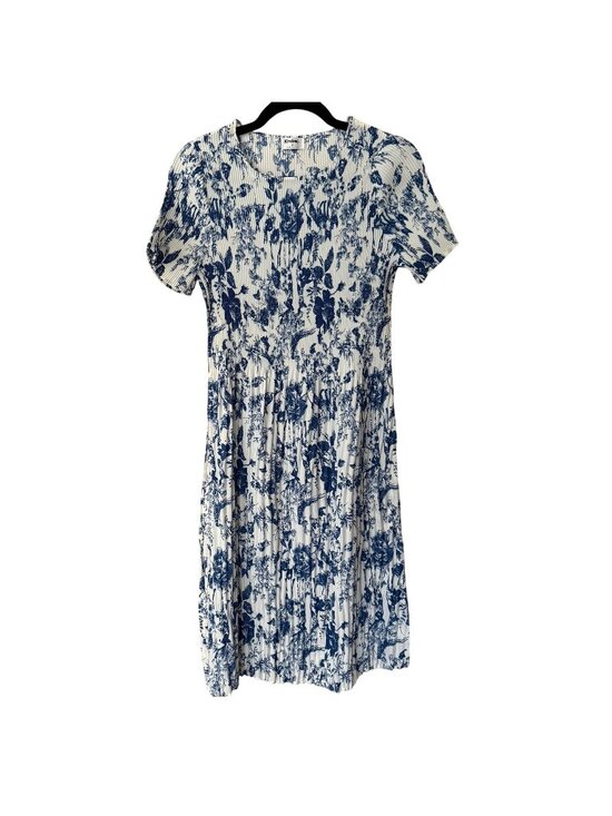Kindred Dresses & Skirts - Kindred Size M Blue & White Floral Print Pleated Short Sleeve Midi A-Line Dress